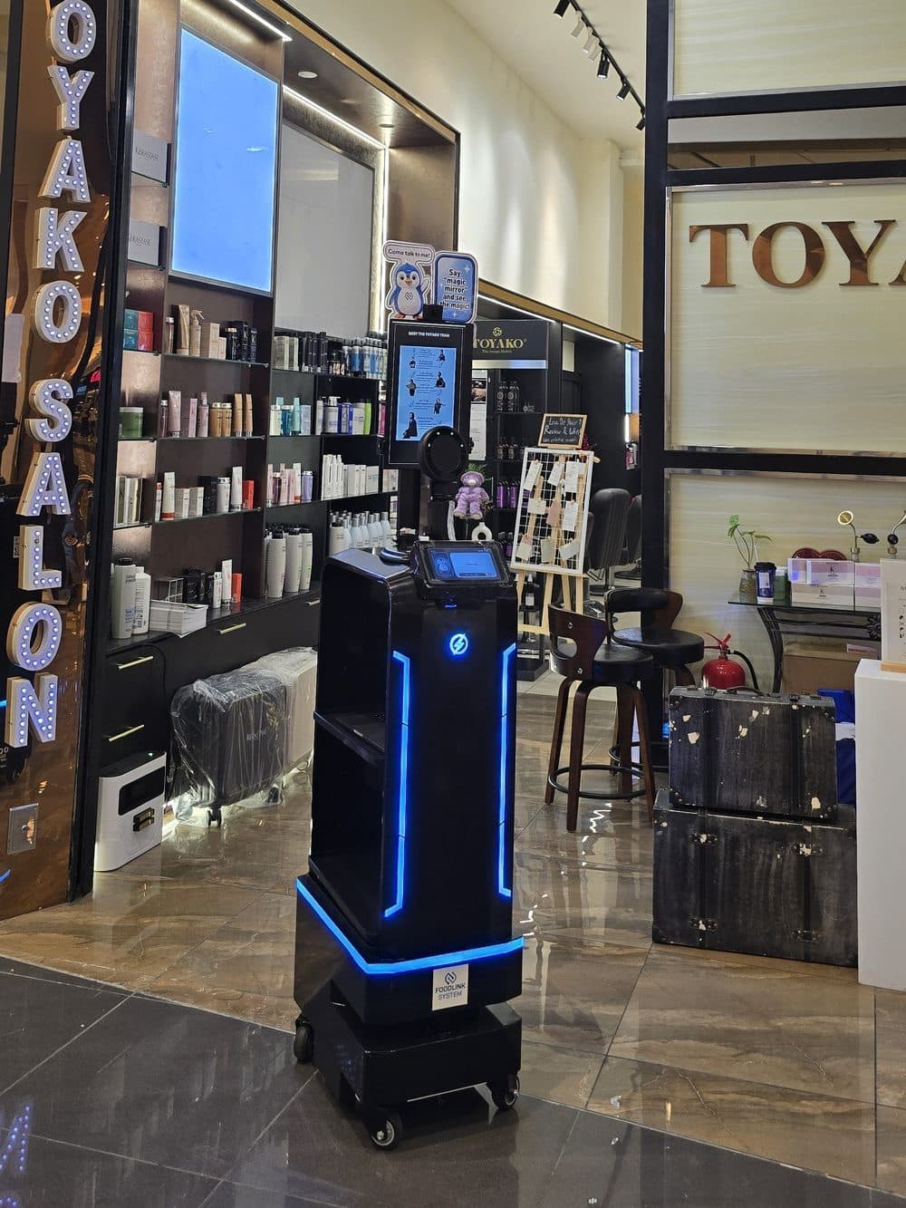 FL1 at the entrance of the Toyako salon